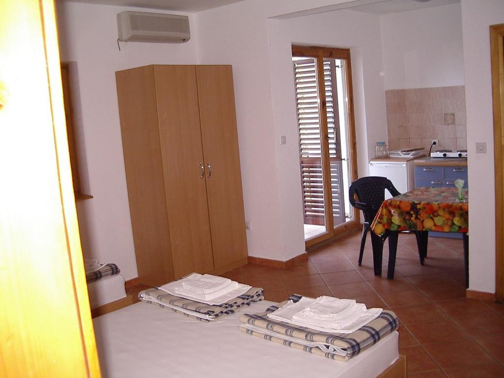 Guest House Zivkovic Sveti Stefan Rum bild